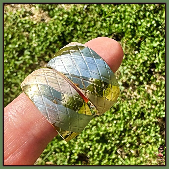 ✨NWOT/18k Gold Filled, Tri-Color, Smooth Lattice, Round Hollow Hoops - Picture 11 of 11